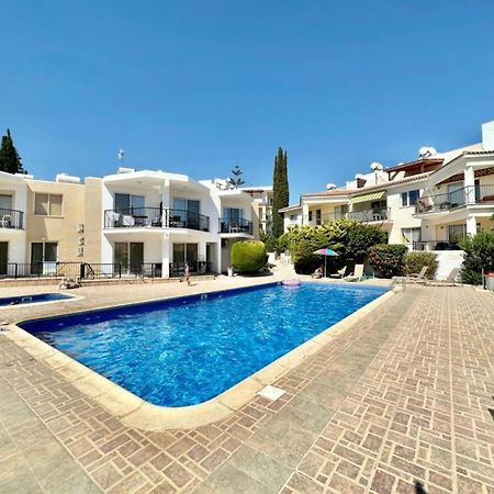 H&O Danaos Sea Breeze Apartment Пафос Екстериор снимка