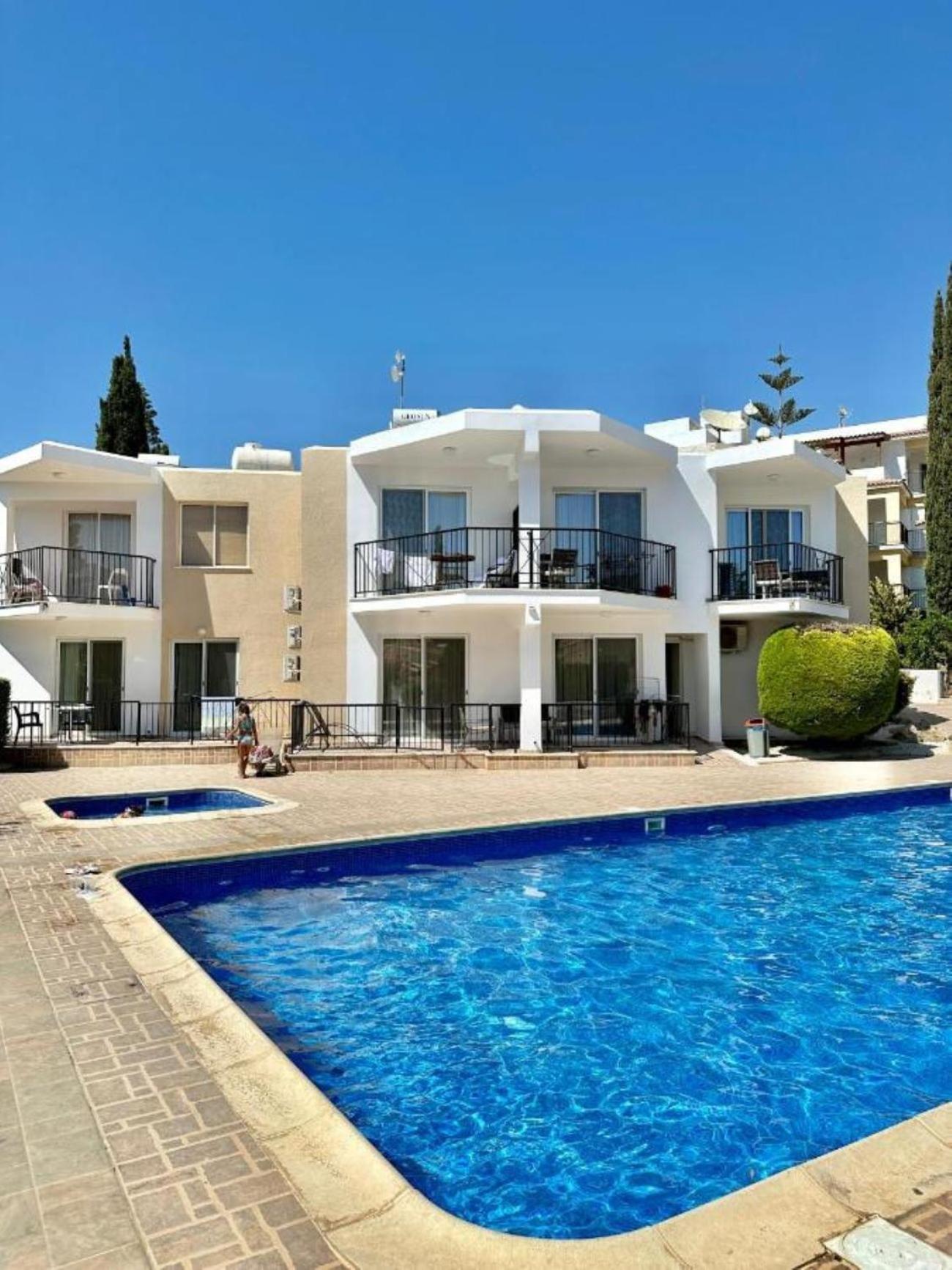 H&O Danaos Sea Breeze Apartment Пафос Екстериор снимка