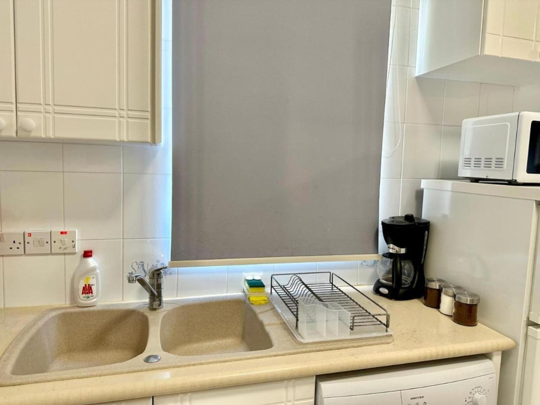 H&O Danaos Sea Breeze Apartment Пафос Екстериор снимка