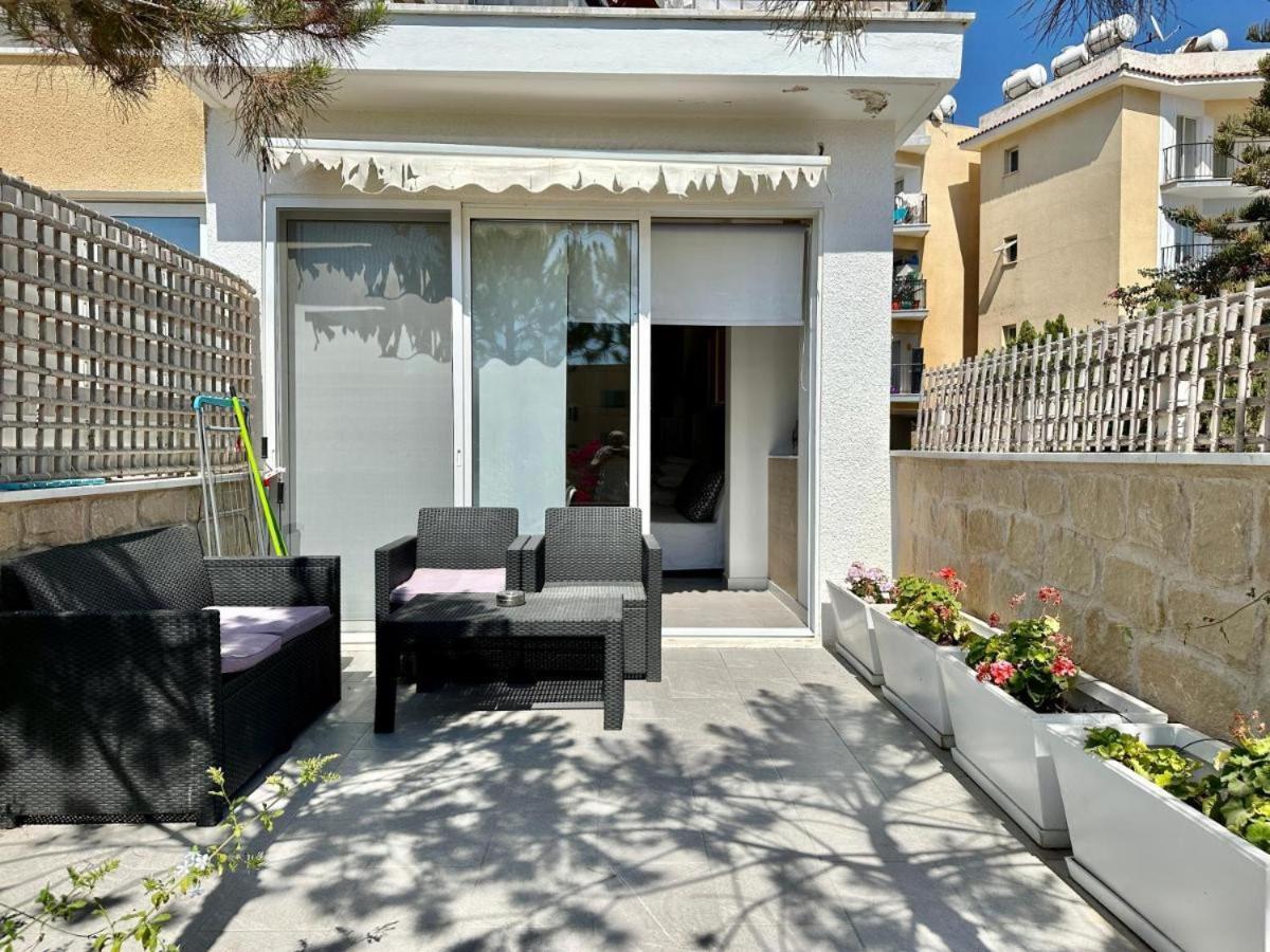 H&O Danaos Sea Breeze Apartment Пафос Екстериор снимка