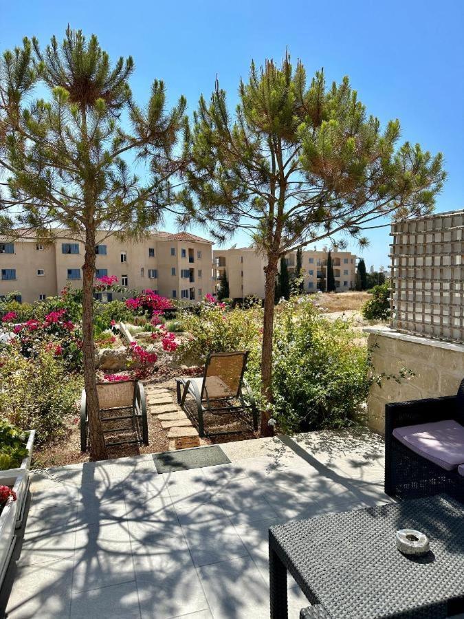 H&O Danaos Sea Breeze Apartment Пафос Екстериор снимка