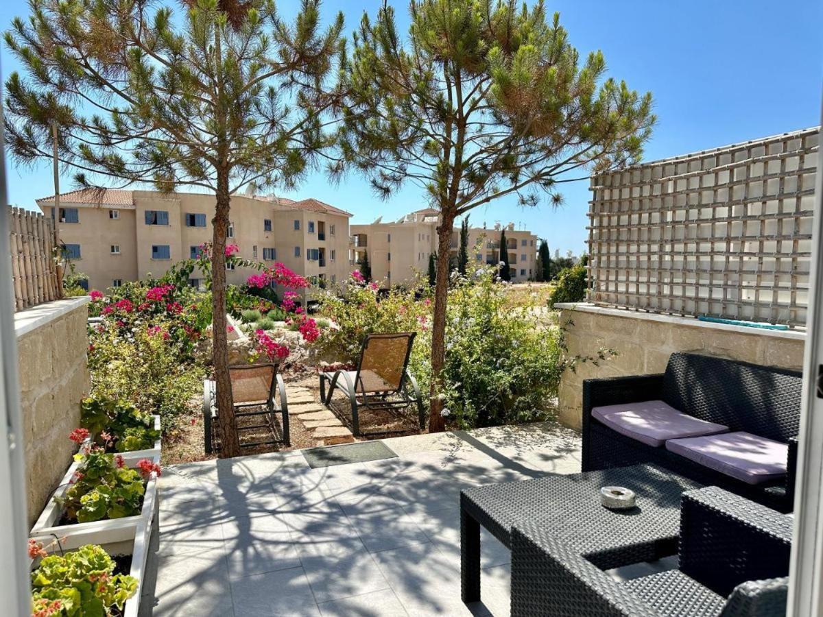 H&O Danaos Sea Breeze Apartment Пафос Екстериор снимка