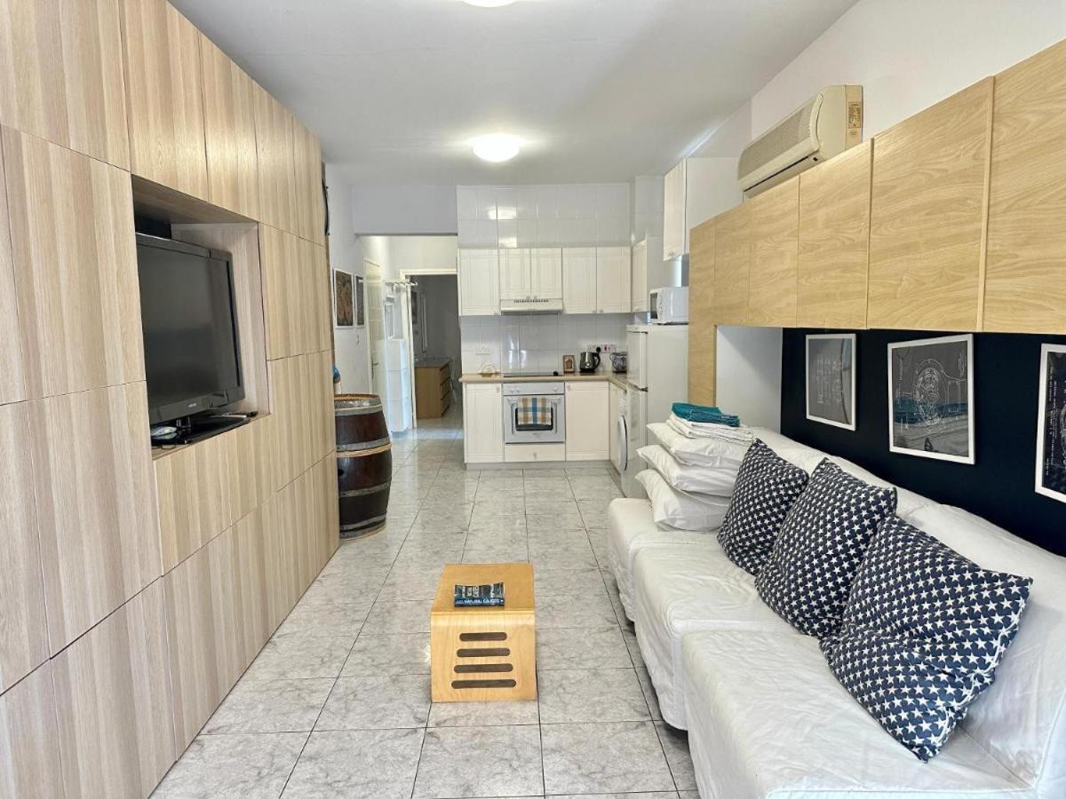 H&O Danaos Sea Breeze Apartment Пафос Екстериор снимка