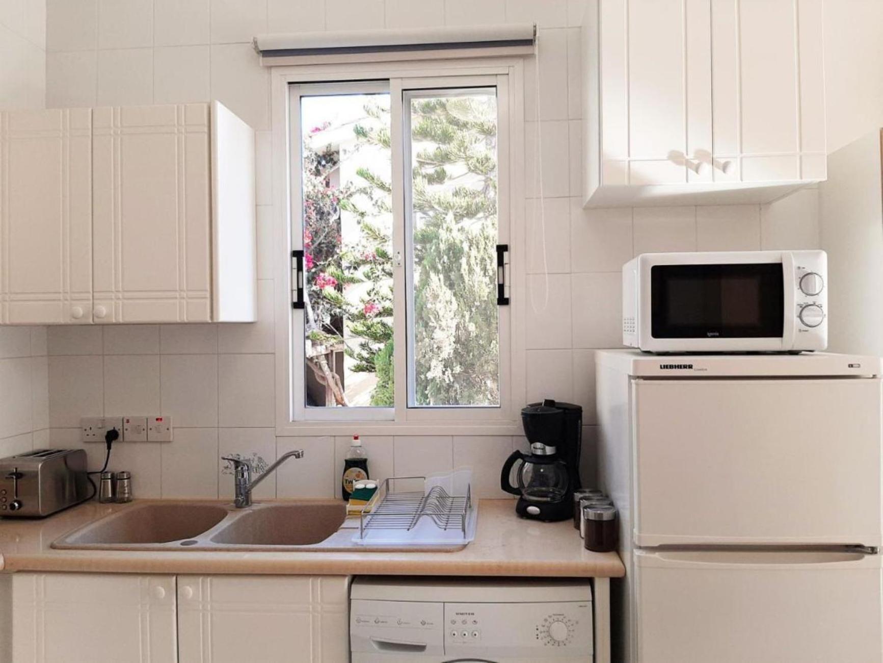 H&O Danaos Sea Breeze Apartment Пафос Екстериор снимка