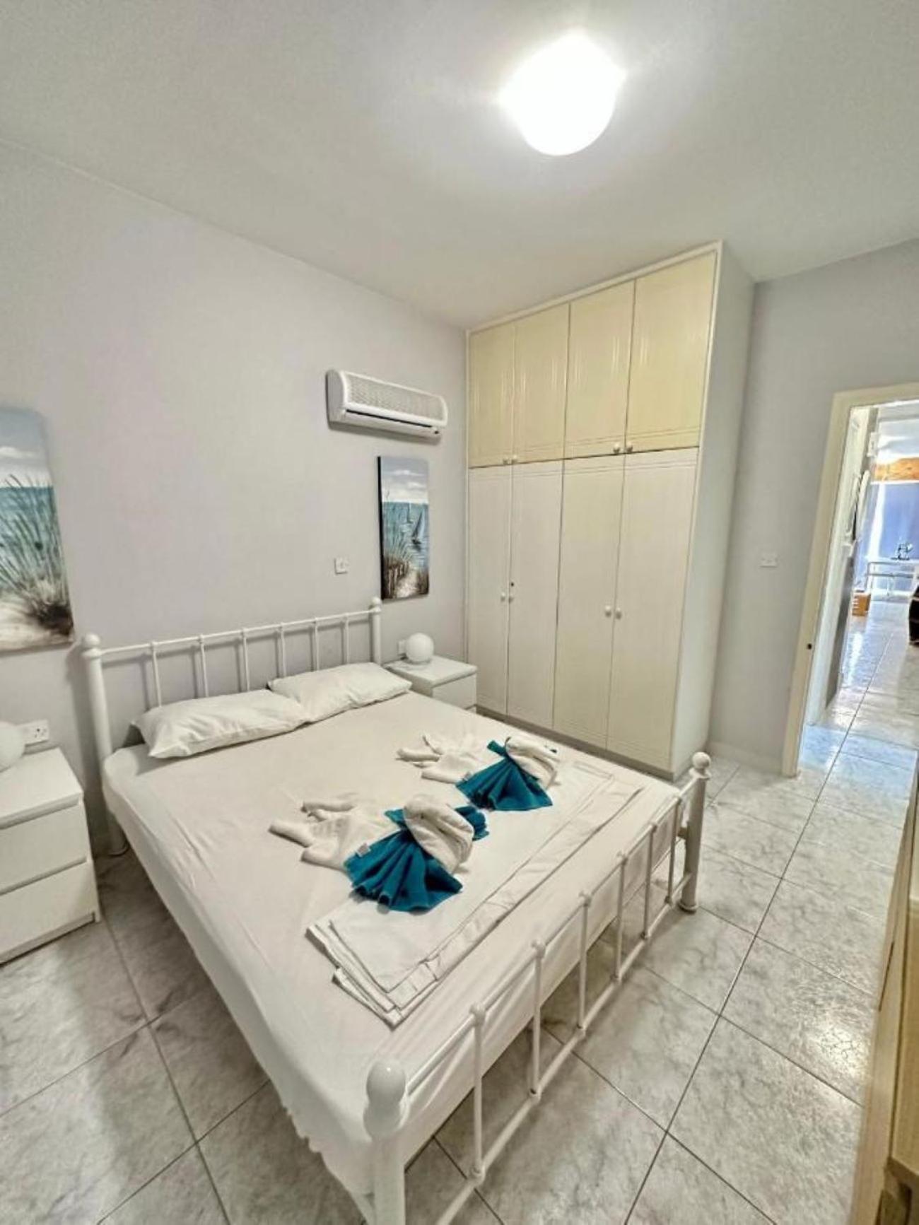 H&O Danaos Sea Breeze Apartment Пафос Екстериор снимка