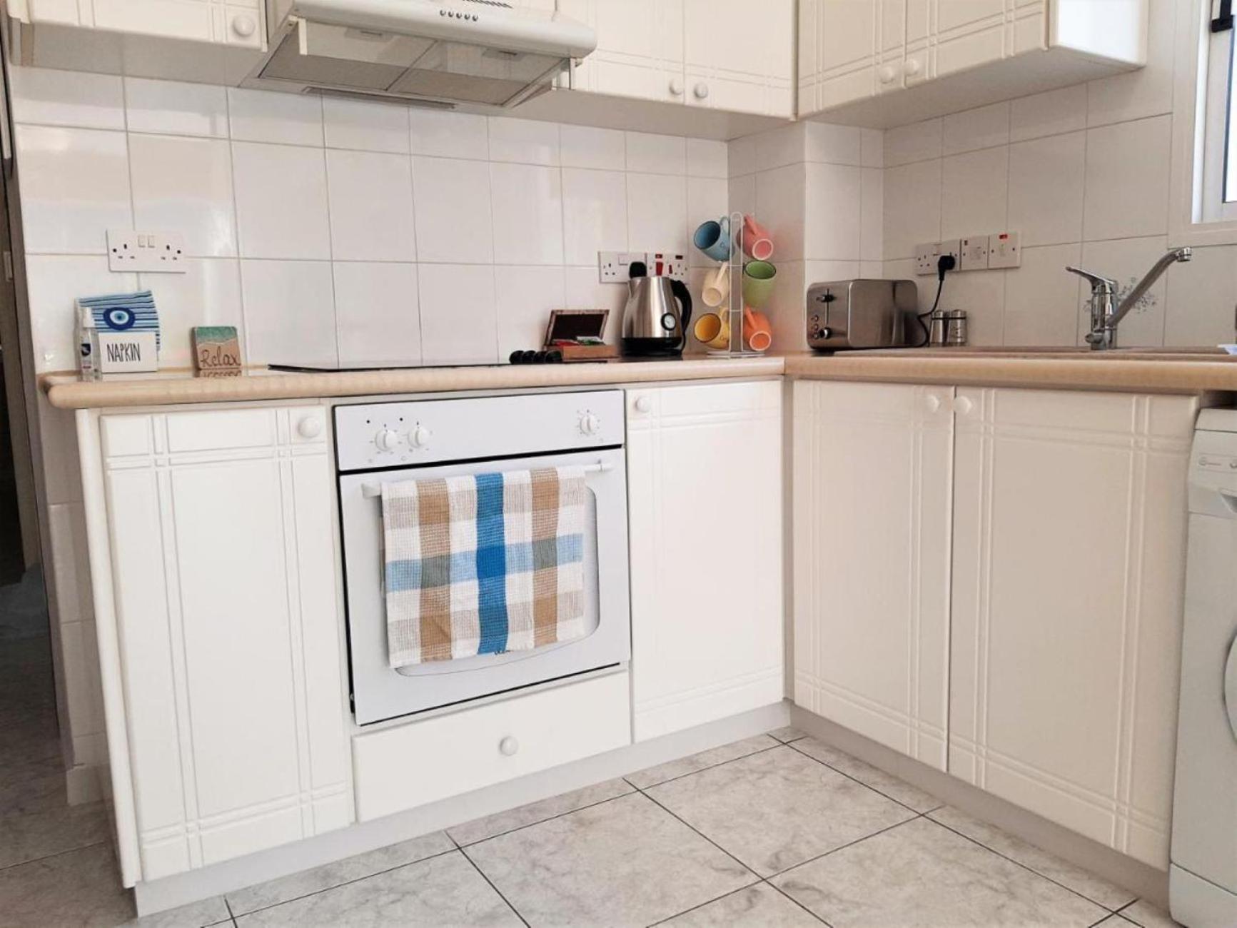 H&O Danaos Sea Breeze Apartment Пафос Екстериор снимка