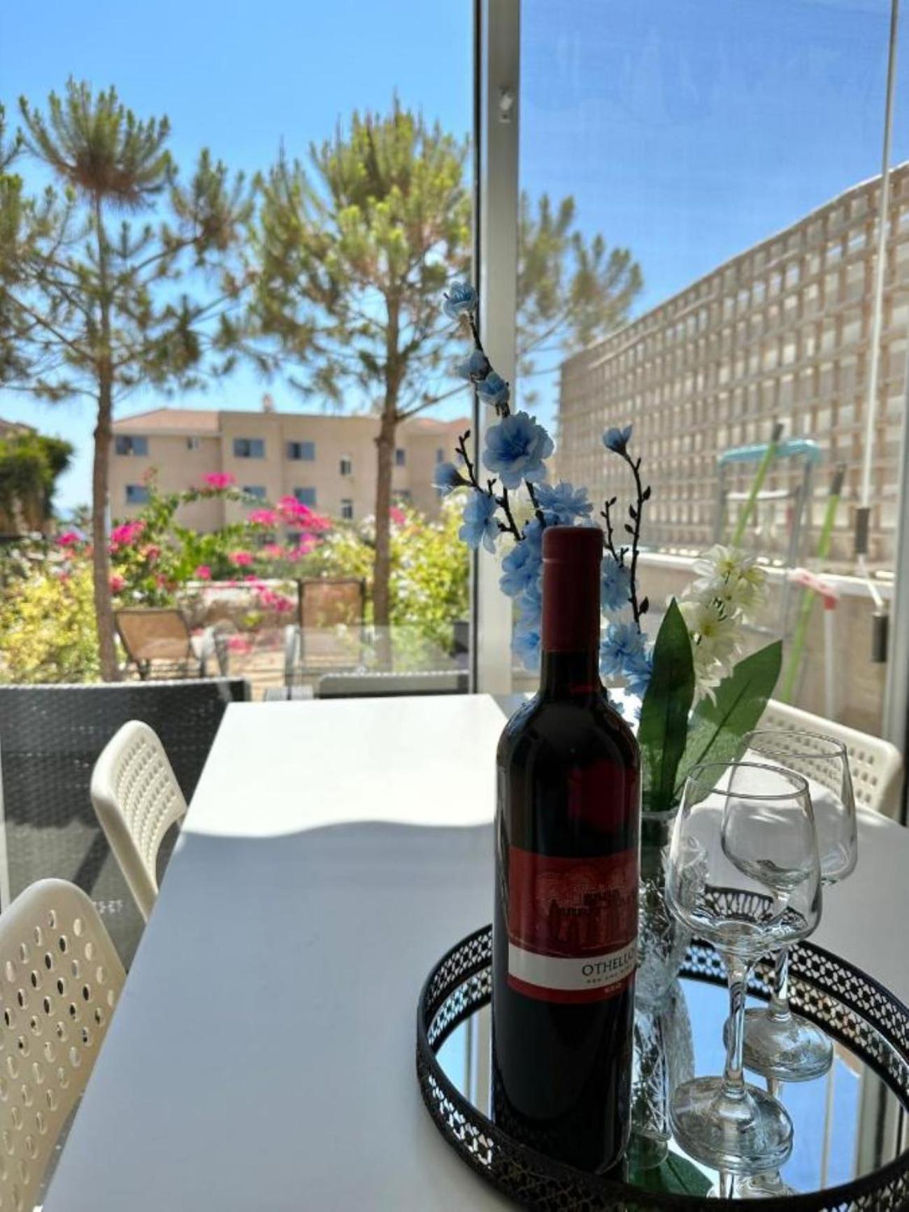 H&O Danaos Sea Breeze Apartment Пафос Екстериор снимка